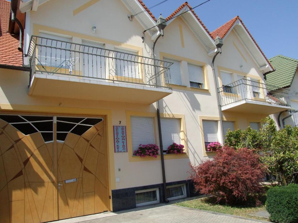 Apartment Revesz Харканы Экстерьер фото